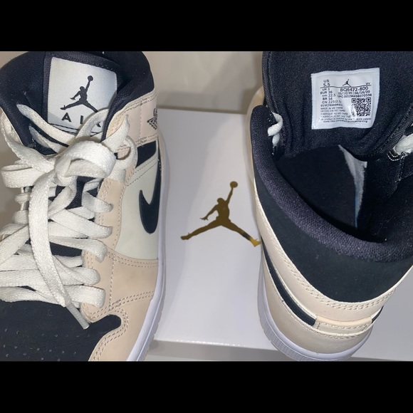 NIKE Air Jordan 1 MID Sneakers - Picture 2 of 12